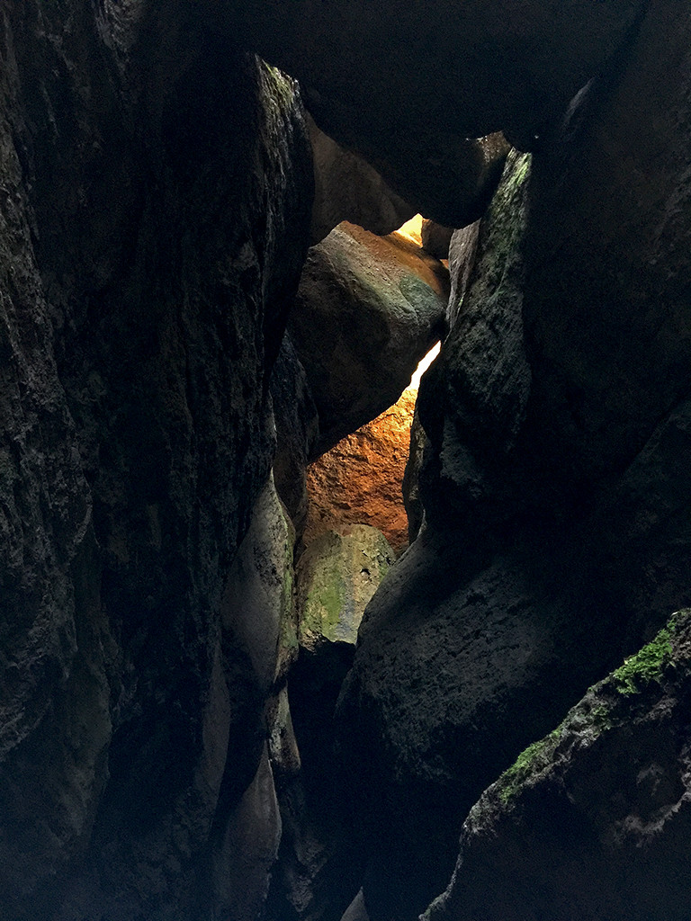 Talus Cave Boulder Ceiling