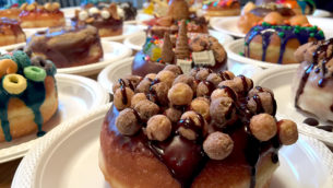 DIY Birthday Party Idea: Donut Decorating Contest