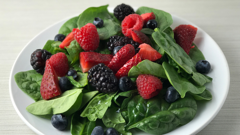 Whole30 Spinach Salad With Fresh Berries And A Lemon Dresing