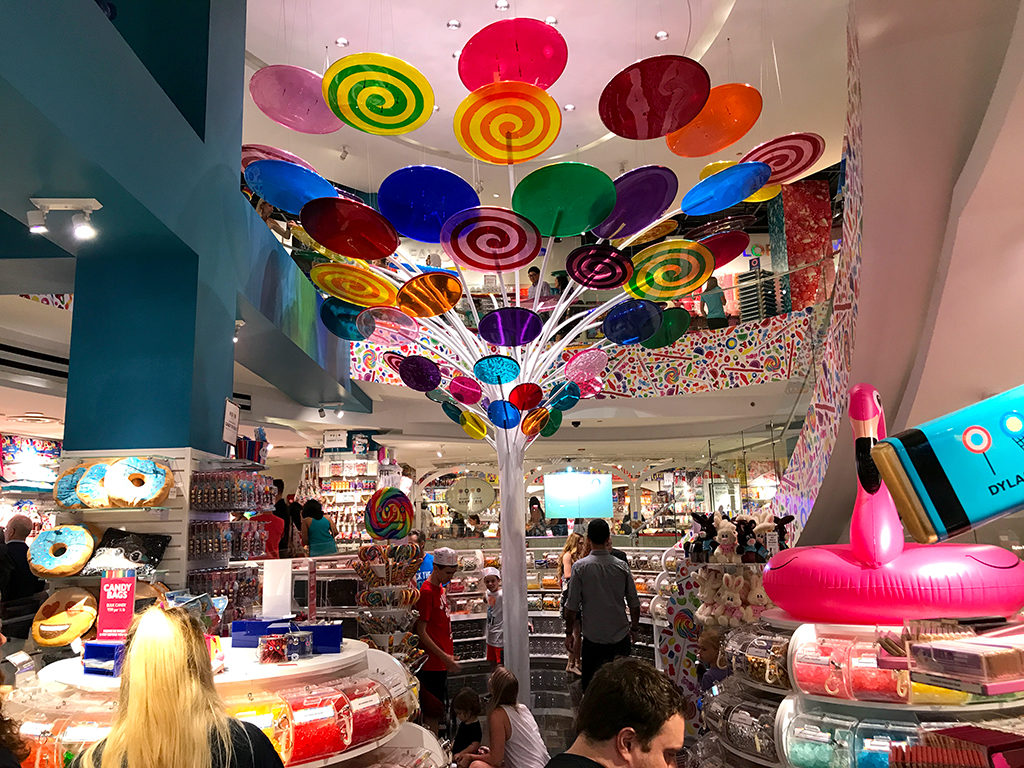 Honest Review of Dylan's Candy Cafe & Bar on Chicago's Magnificent Mile