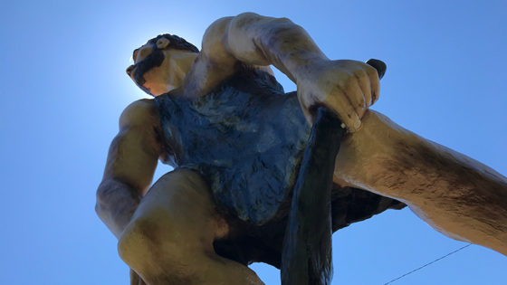 The Grants Pass Caveman Statue