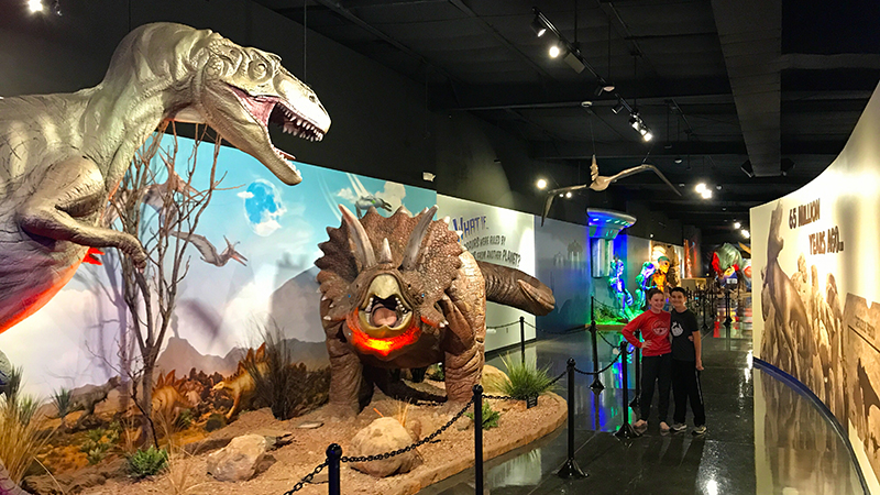 The Thing in Arizona And The Aliens vs Dinosaurs Museum